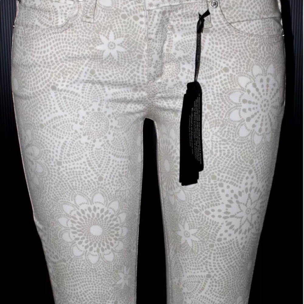 Bebe size 28 white Spectrum Icon Skinny jeans NWT